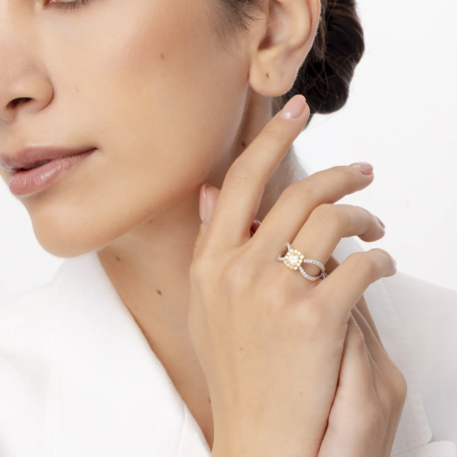Sárga-fehér arany gyűrű 1.2ct gyémántokkal