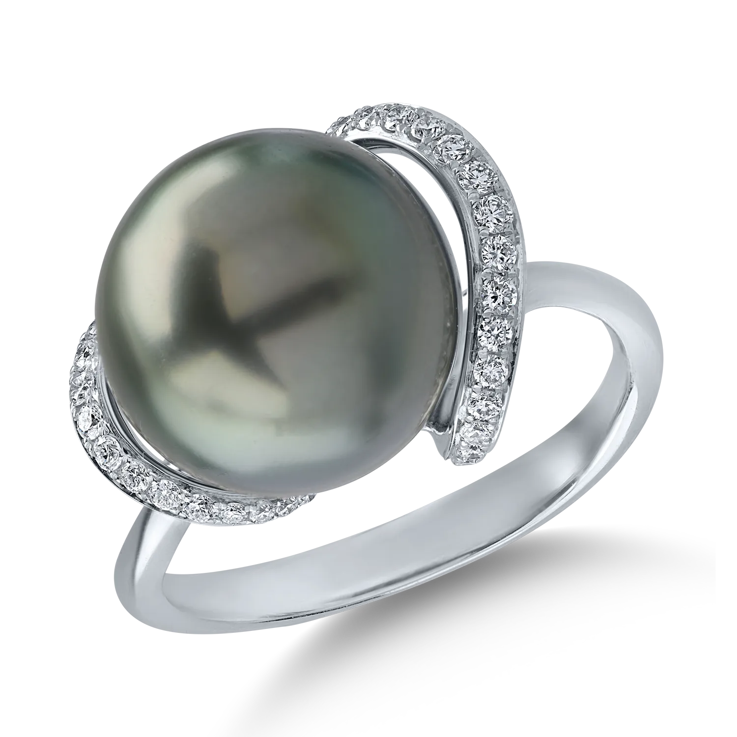 White gold ring with freshwater cultured pearl and 0.21ct diamonds