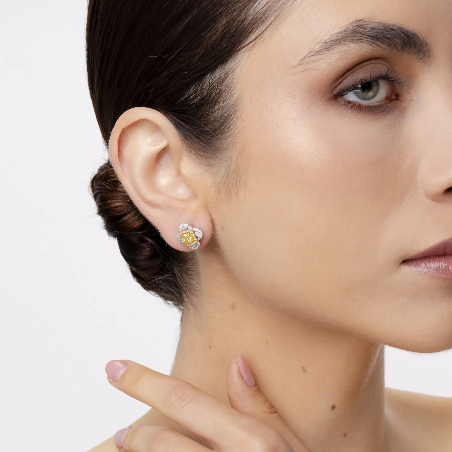 Sárga-fehér arany fülbevaló 1.9ct gyémántokkal