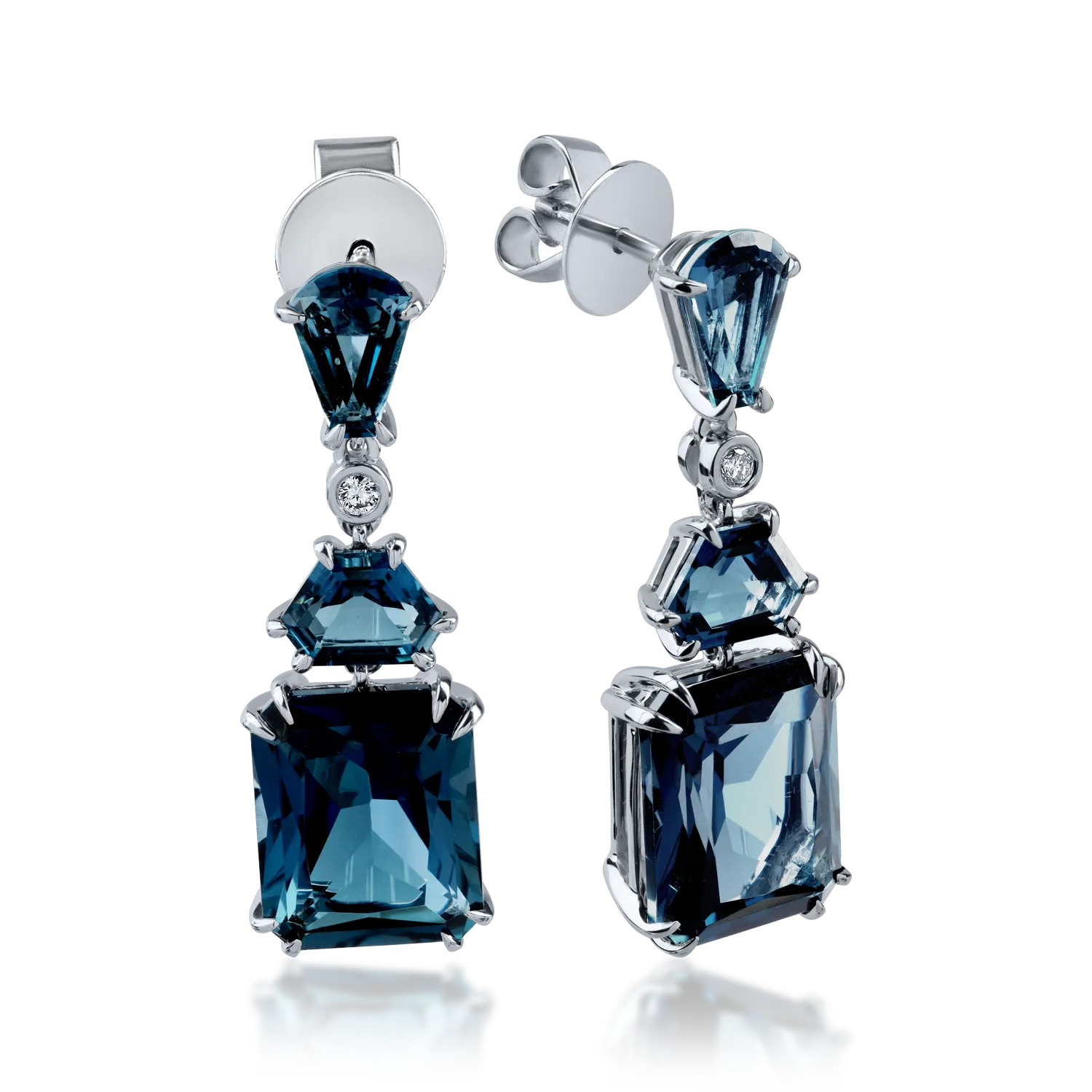 Fehérarany fülbevaló 14.9ct londoni kék topázokkal és 0.05ct gyémántokkal