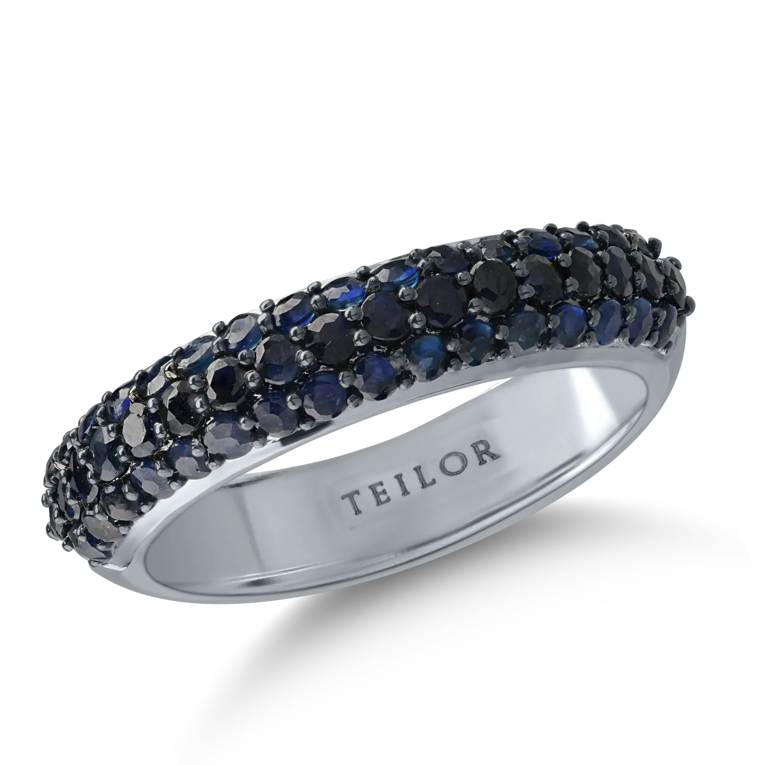 White gold ring with 1.33ct heated sapphires