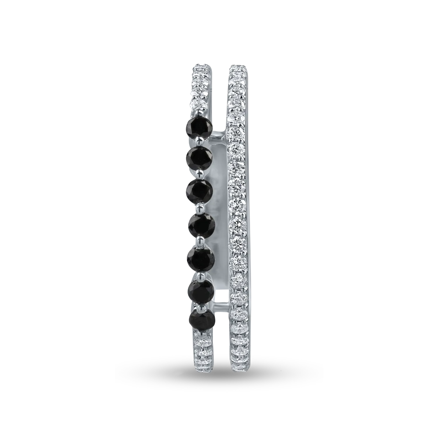 White gold ring with clear and black diamonds of 0.37ct