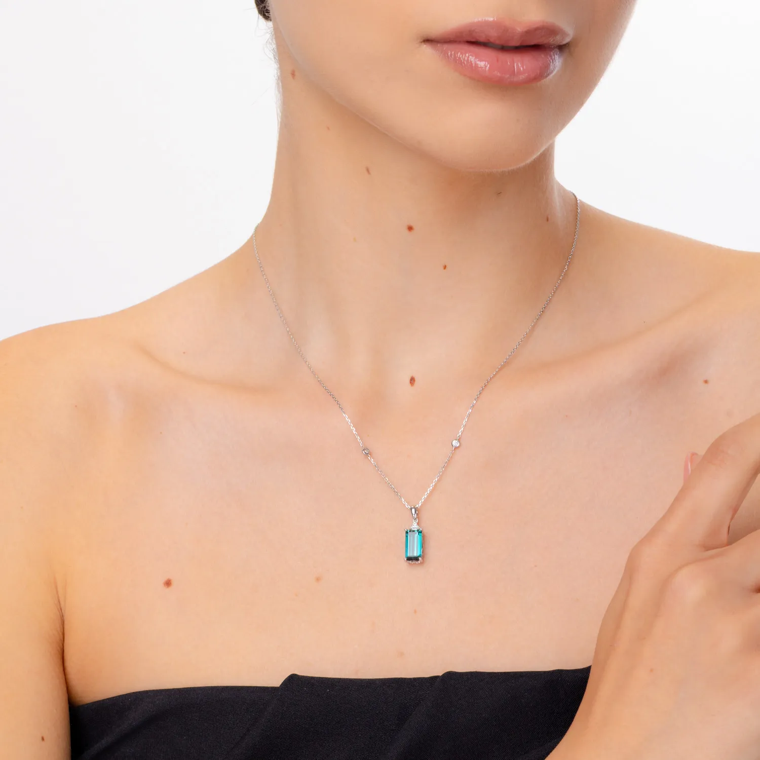 Łańcuszek z białego złota z 2.58ct turmalinem i 0.11ct diamentami
