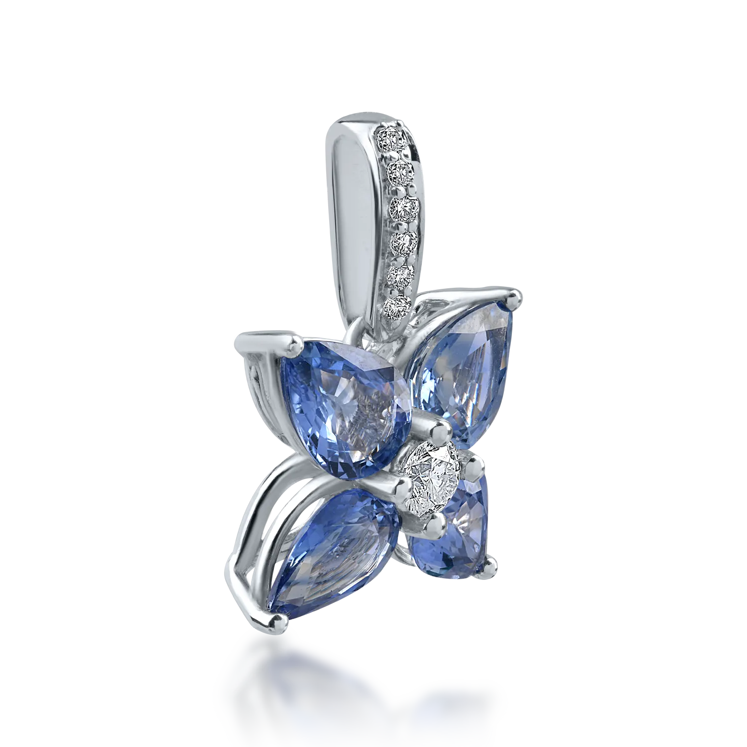 Wisiorek kwiatowy z białego złota z szafirami o masie 3.13ct i diamentami o masie 0.2ct