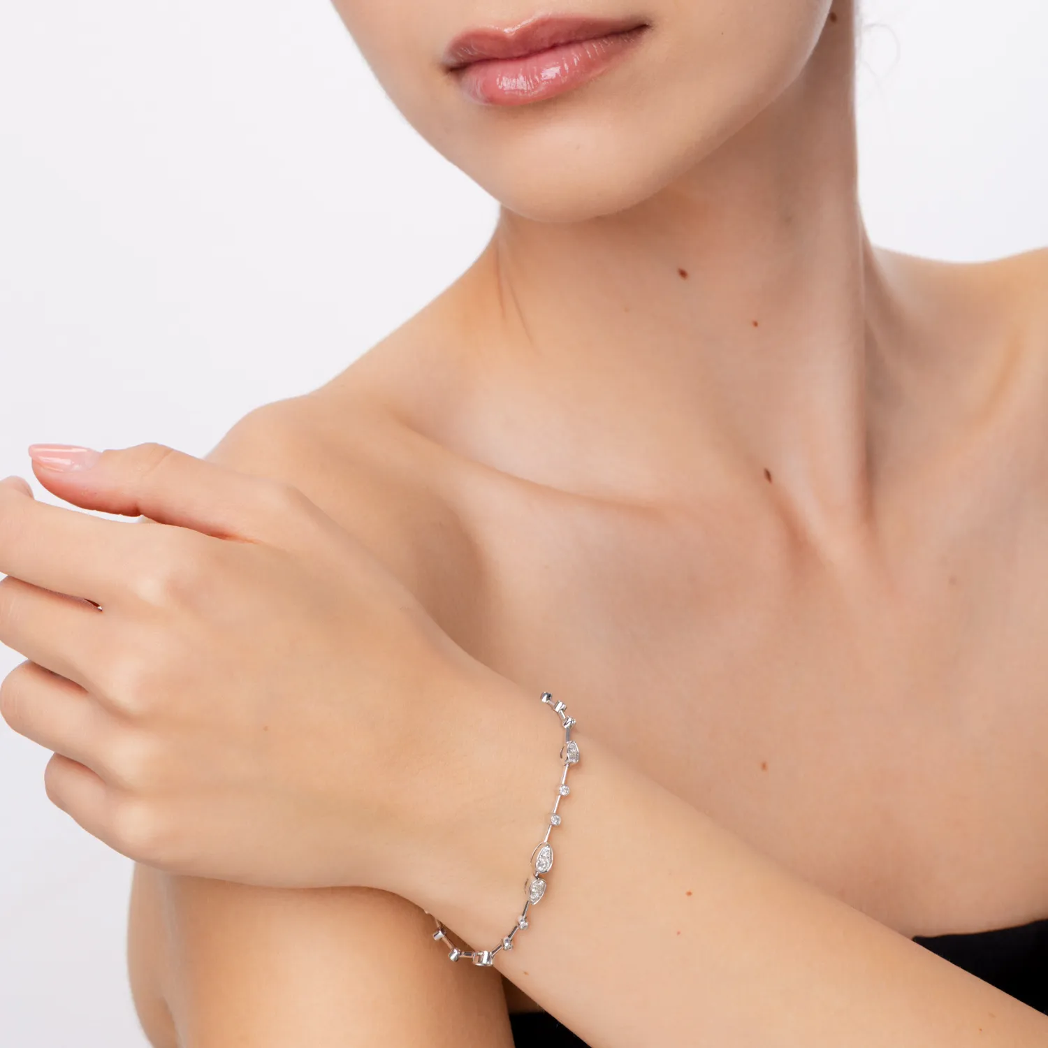 Bransoletka z białego złota z diamentami o masie 1.19ct
