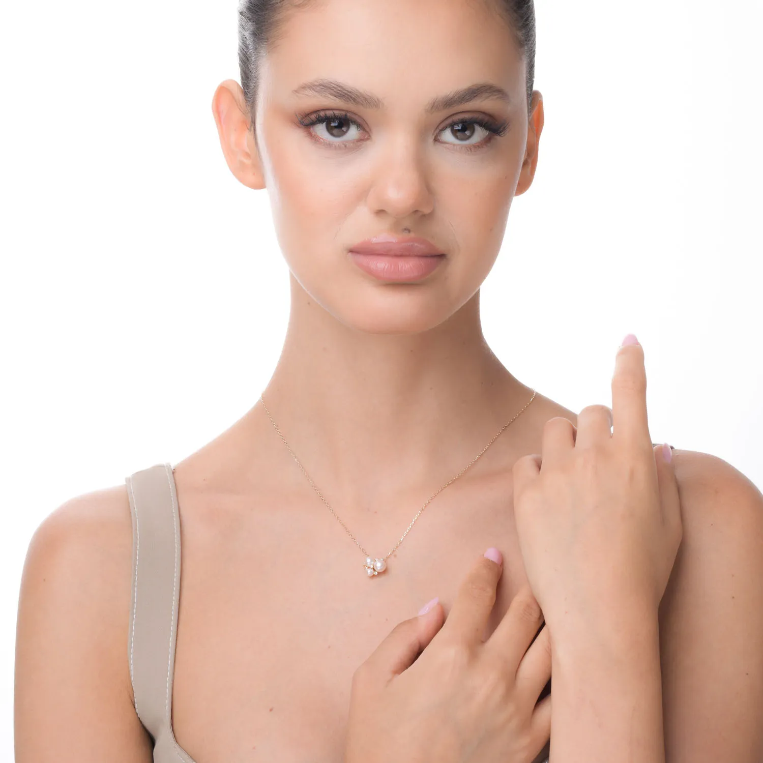 Lant cu pandantiv din aur galben cu perle de cultura de 3.4ct si diamante de 0.08ct
