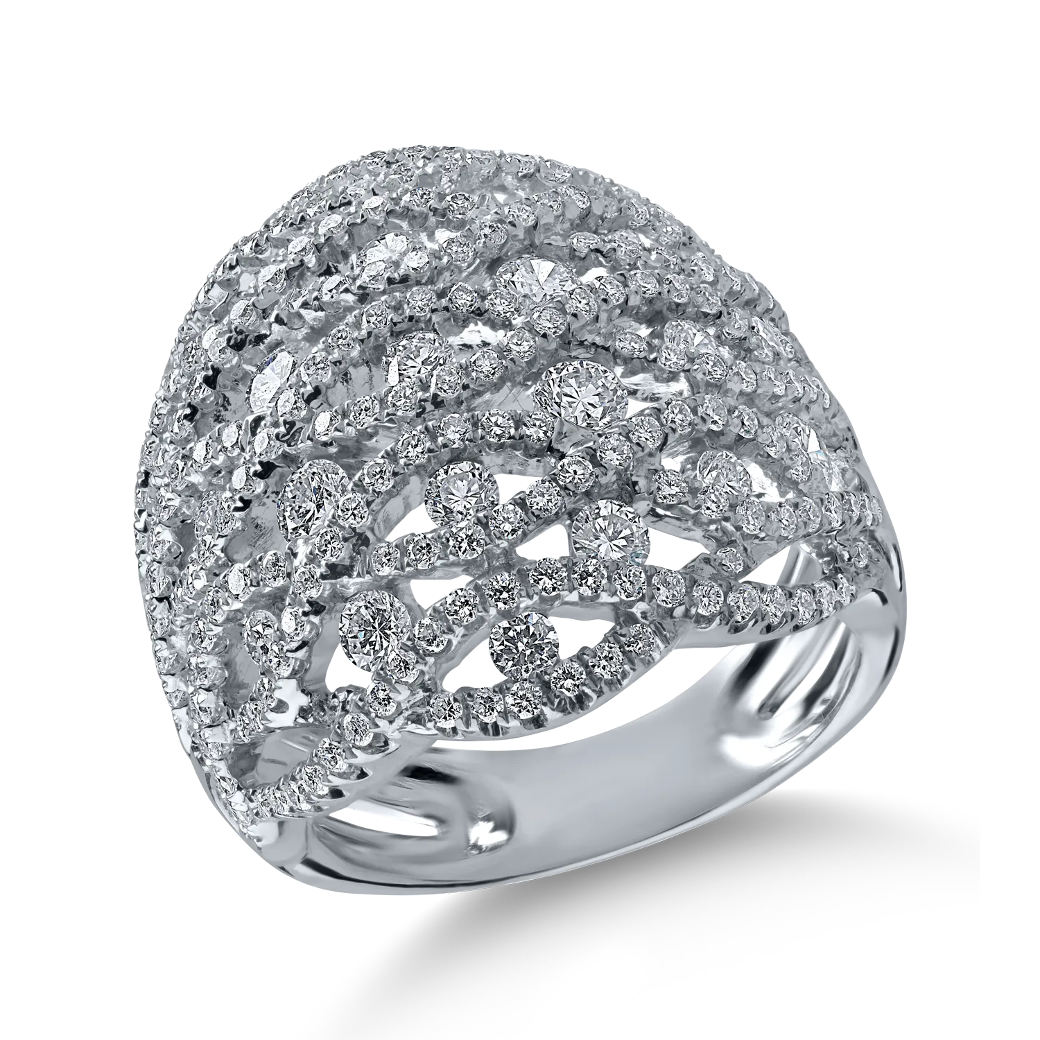 White gold ring with 2.5ct diamonds