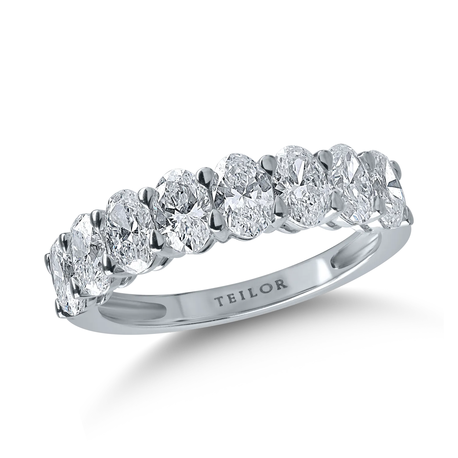 White gold ring with 1.89ct diamonds