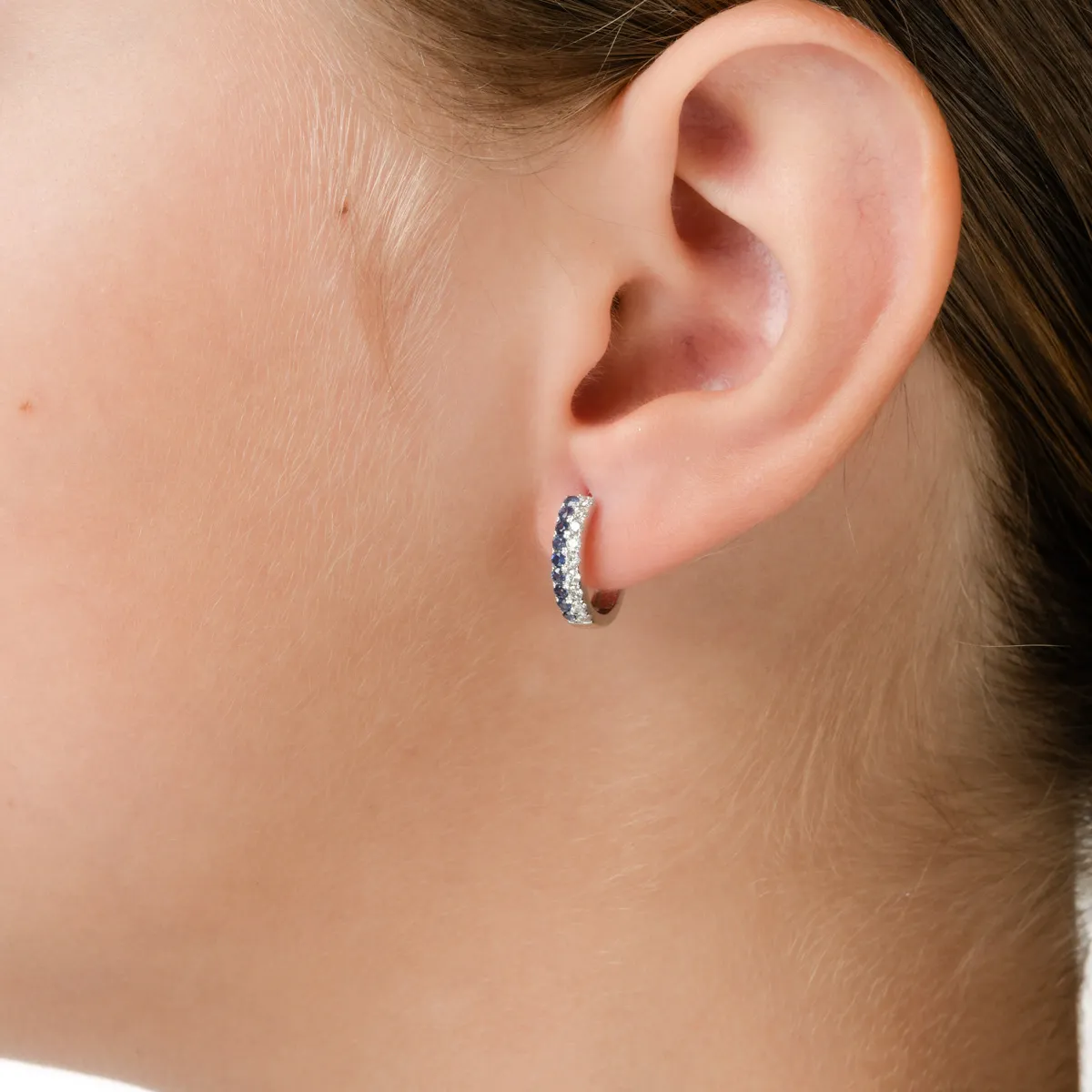 Cercei on-ear din aur alb cu safire de 0.314ct si diamante de 0.211ct
