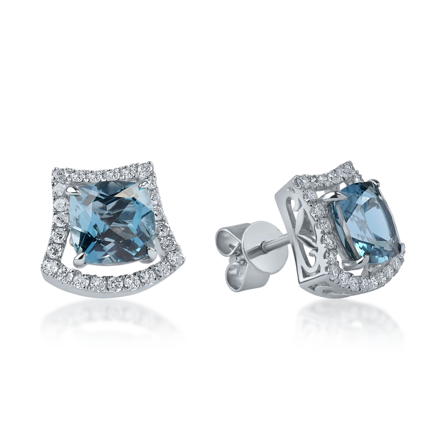 Cercei stud din aur alb cu topaze london blue de 3.816ct si diamante de 0.407ct