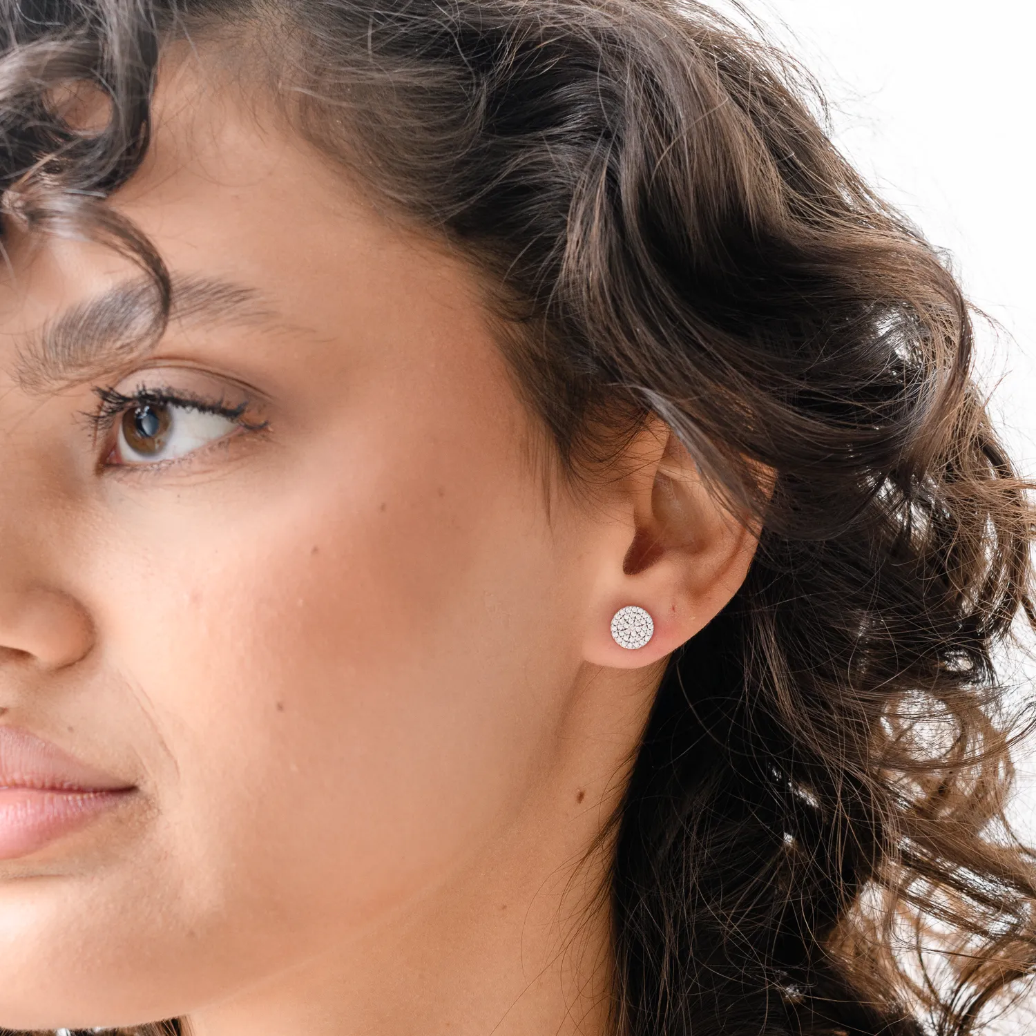 Cercei rotunzi din aur alb cu zirconia microsetting