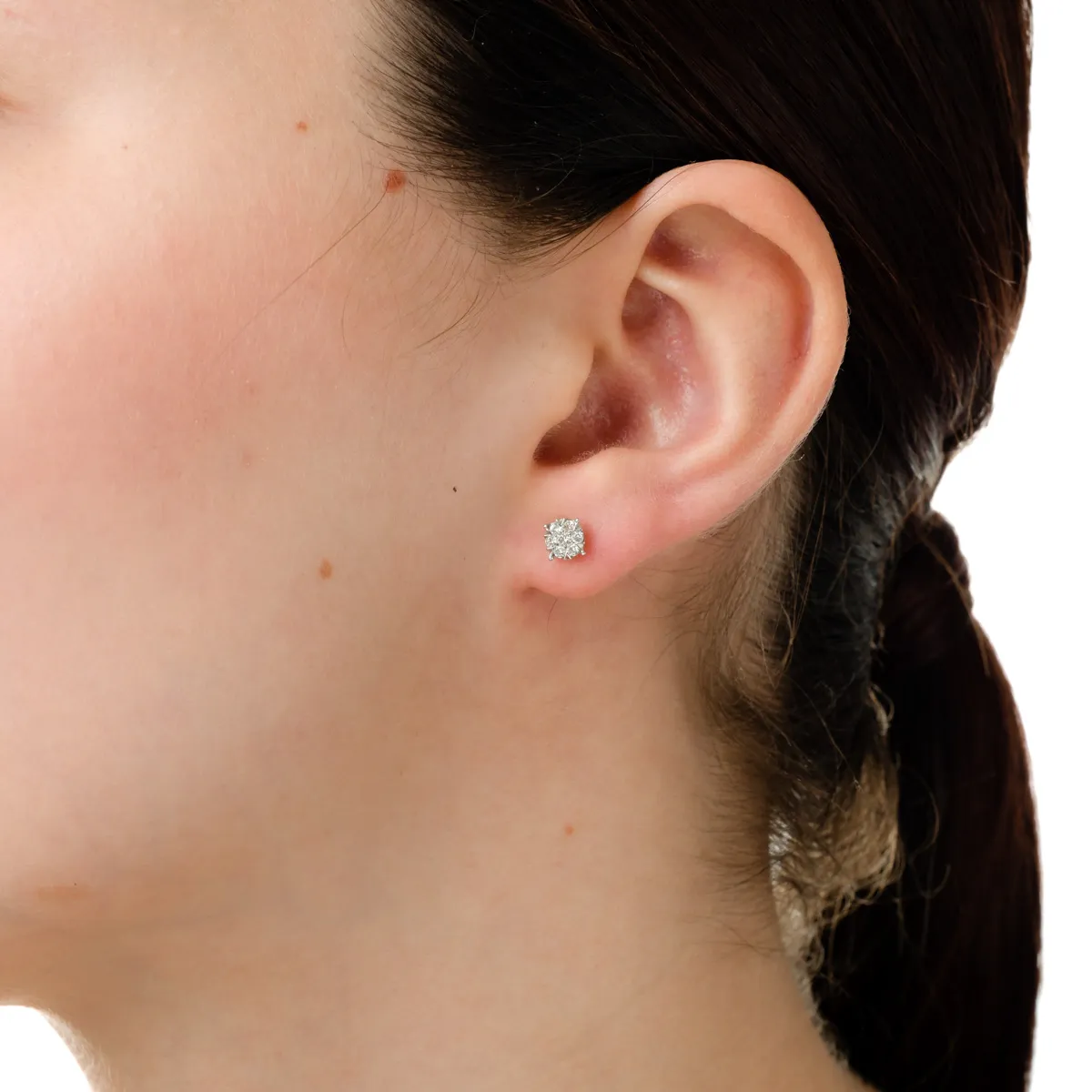 Cercei cu surub din aur alb cu diamante de 0.2ct