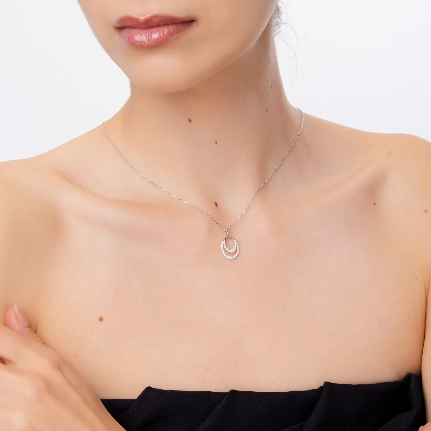 Łańcuszek z białego złota z diamentami 0.27ct