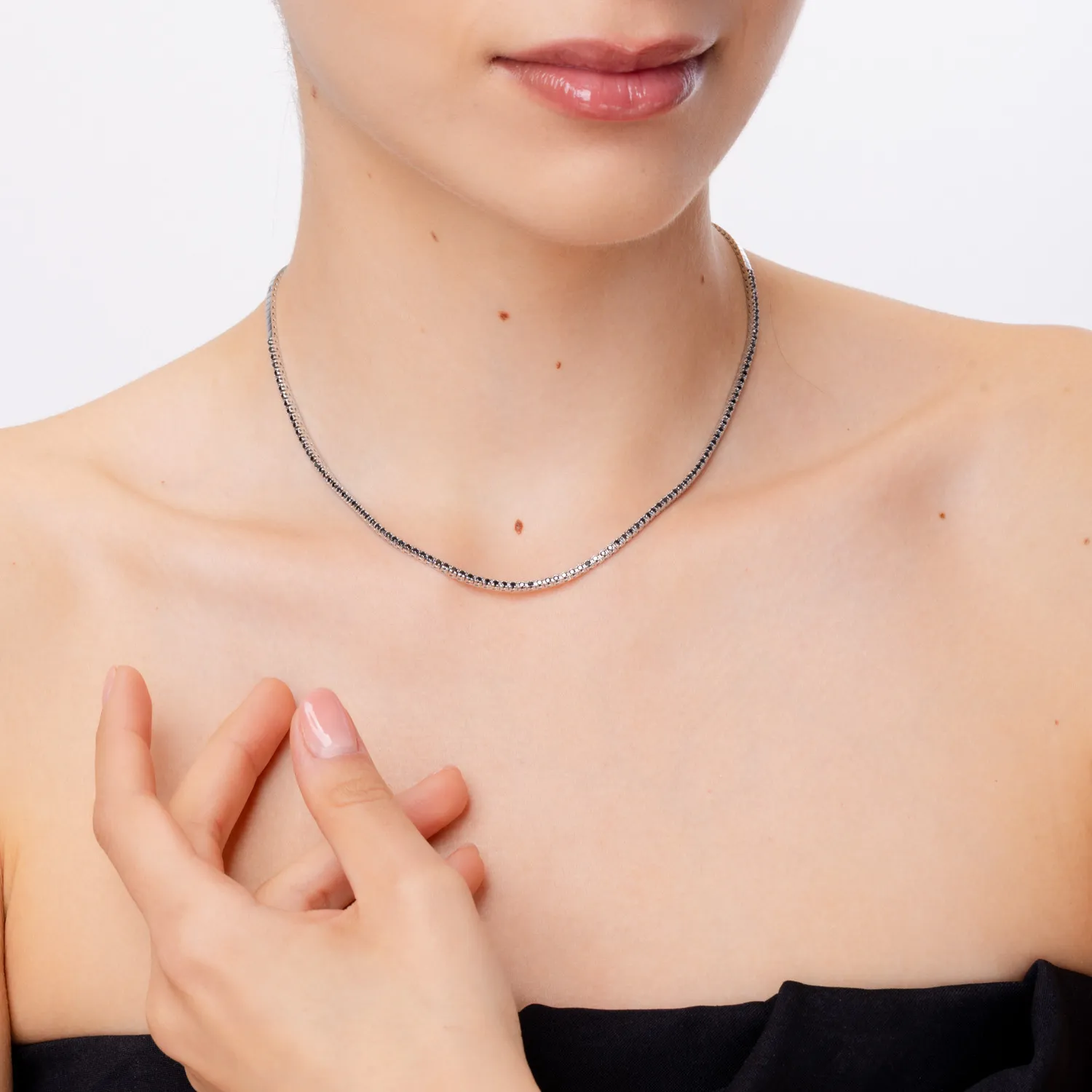 Colier tennis din aur alb cu diamante negre de 1.6ct