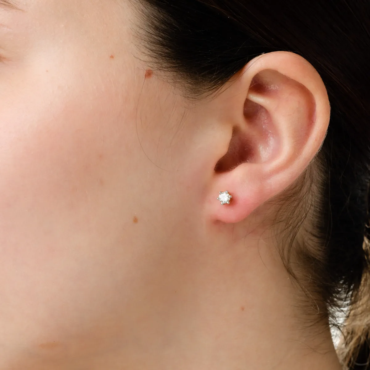 Sárga arany fülbevaló 0.39ct gyémántokkal