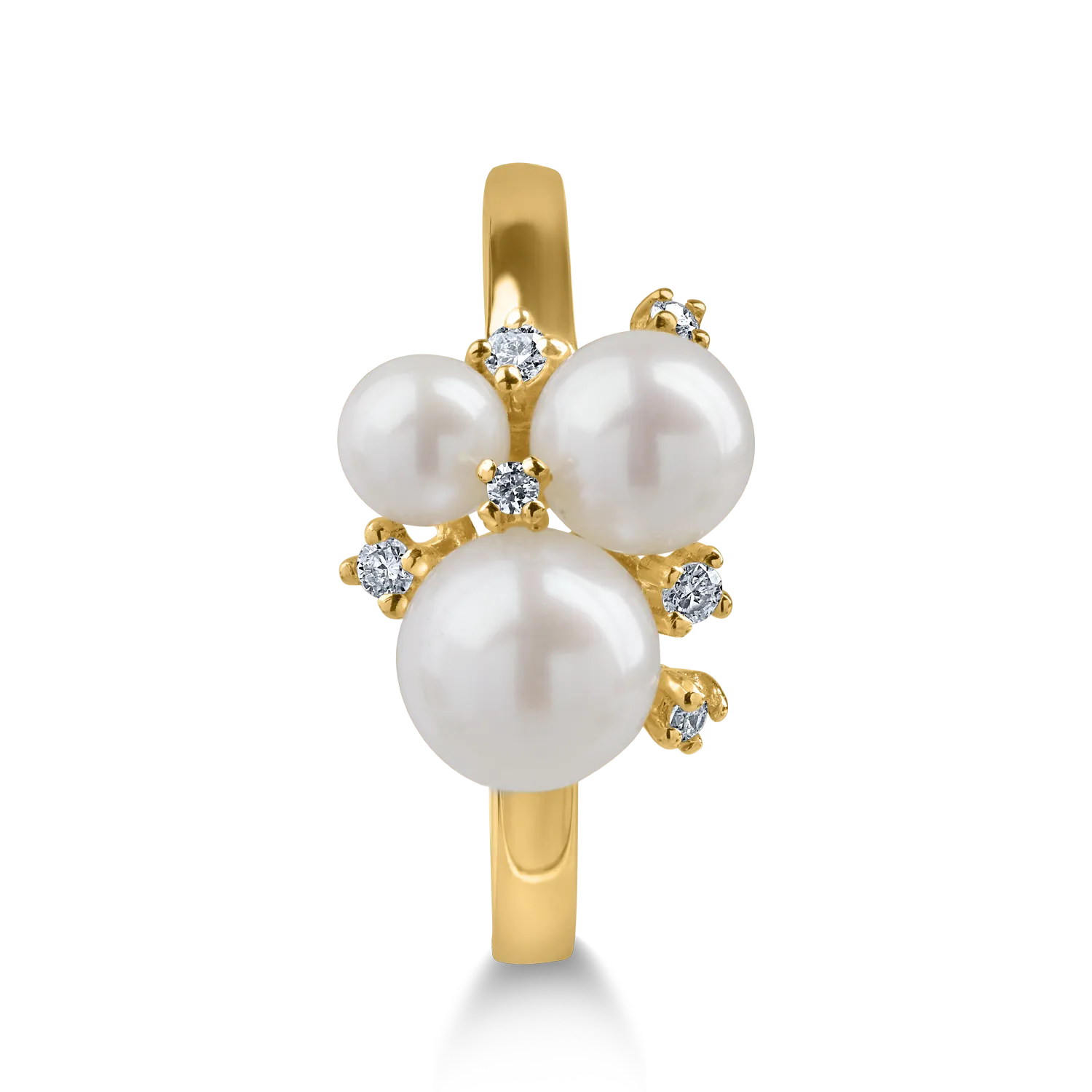 Yellow gold ring with 3.6ct fresh water pearls and 0.09ct diamonds