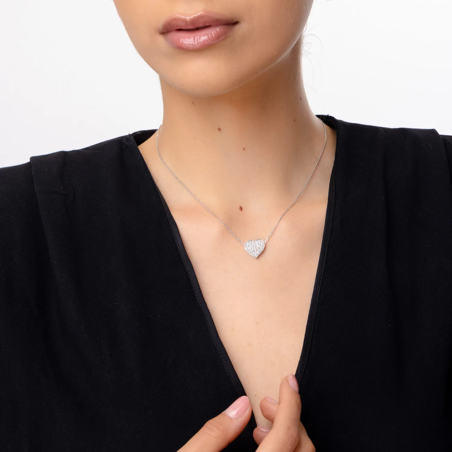 Zawieszka serce z białego złota z diamentami o masie 0.33ct