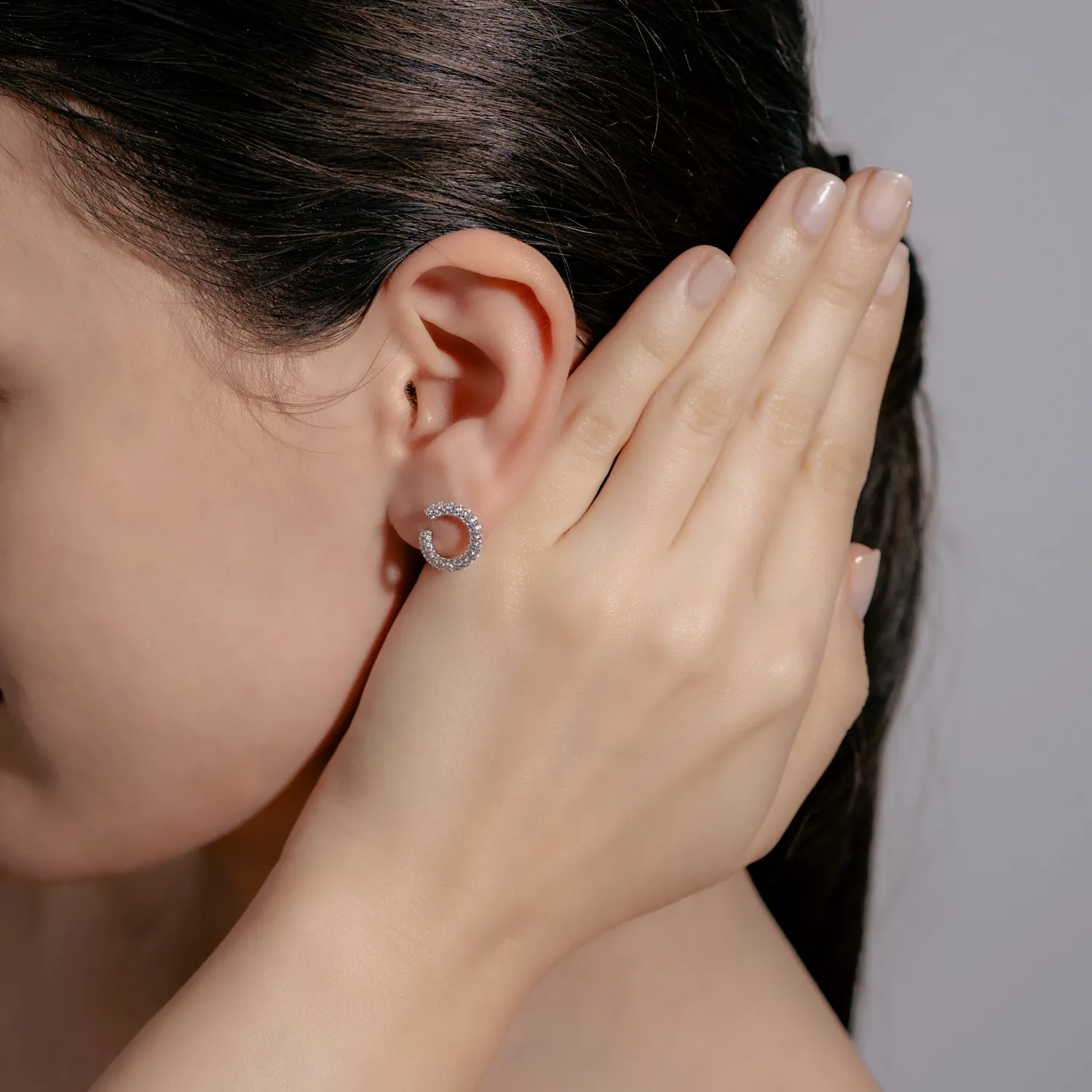 White gold geometric earrings with zirconia