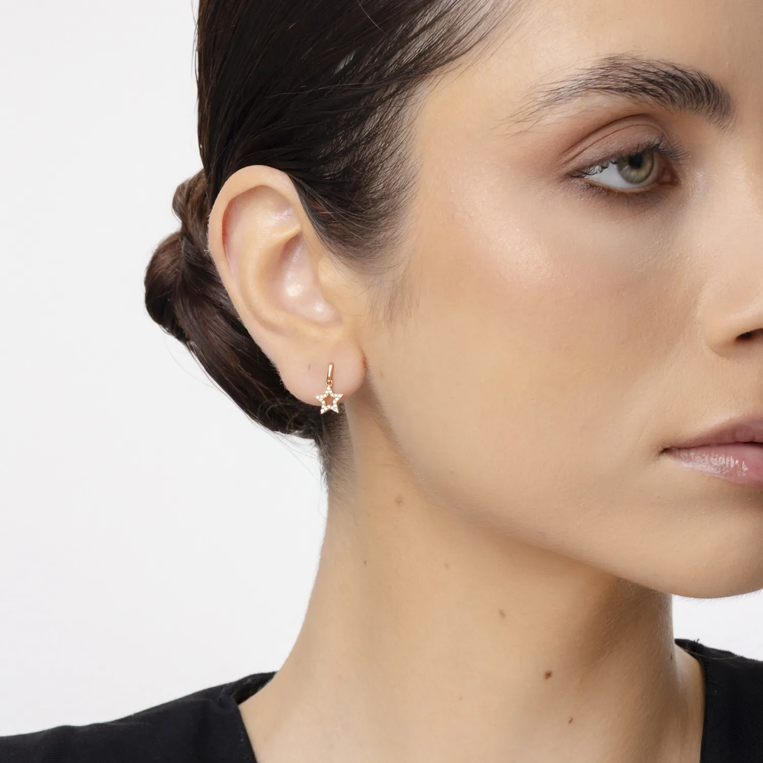 Rózsarany csillagos fülbevaló 0.12ct gyémántokkal