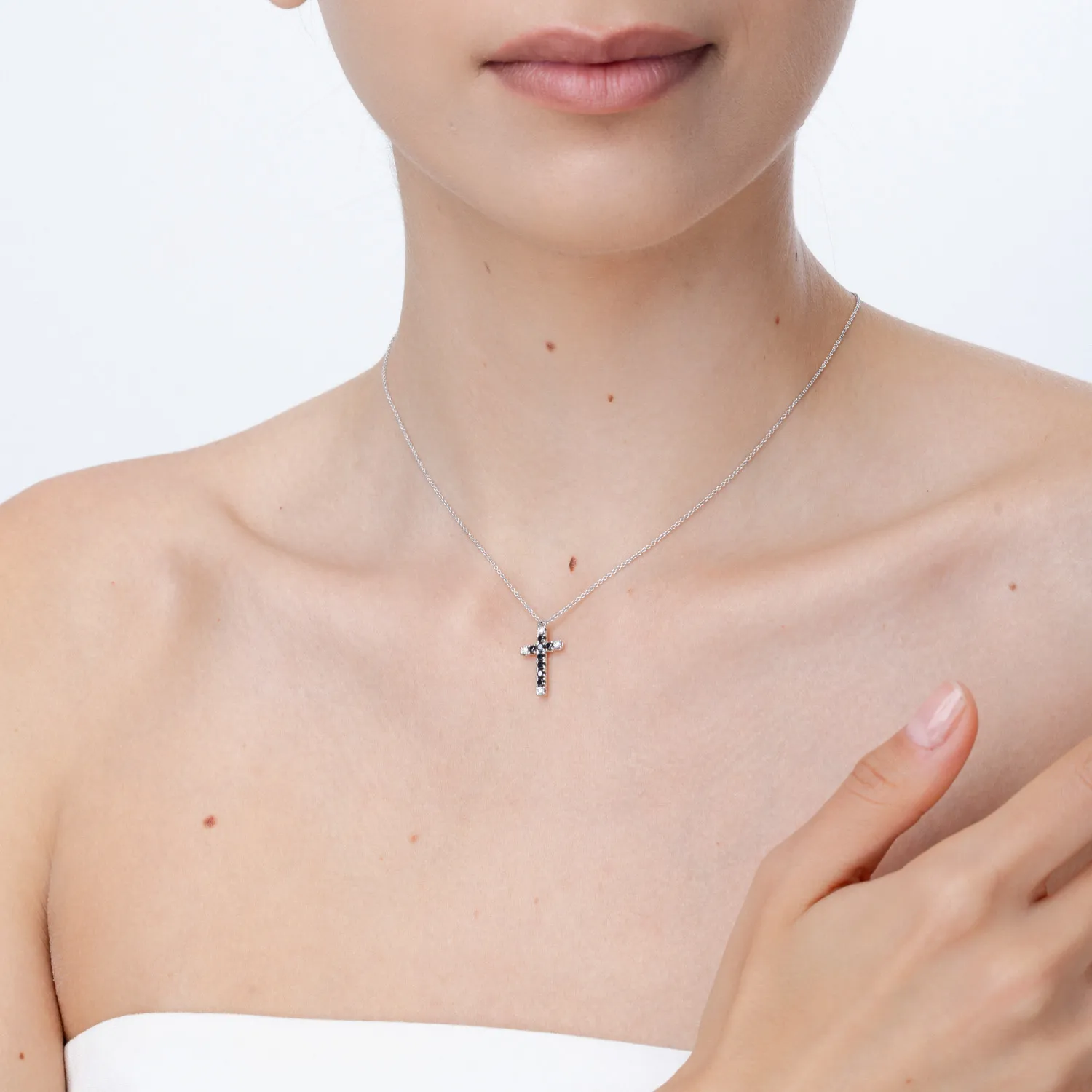 Lant cu pandantiv cruce din aur alb cu diamante negre de 0.28ct si diamante incolore de 0.12ct - imagine 3