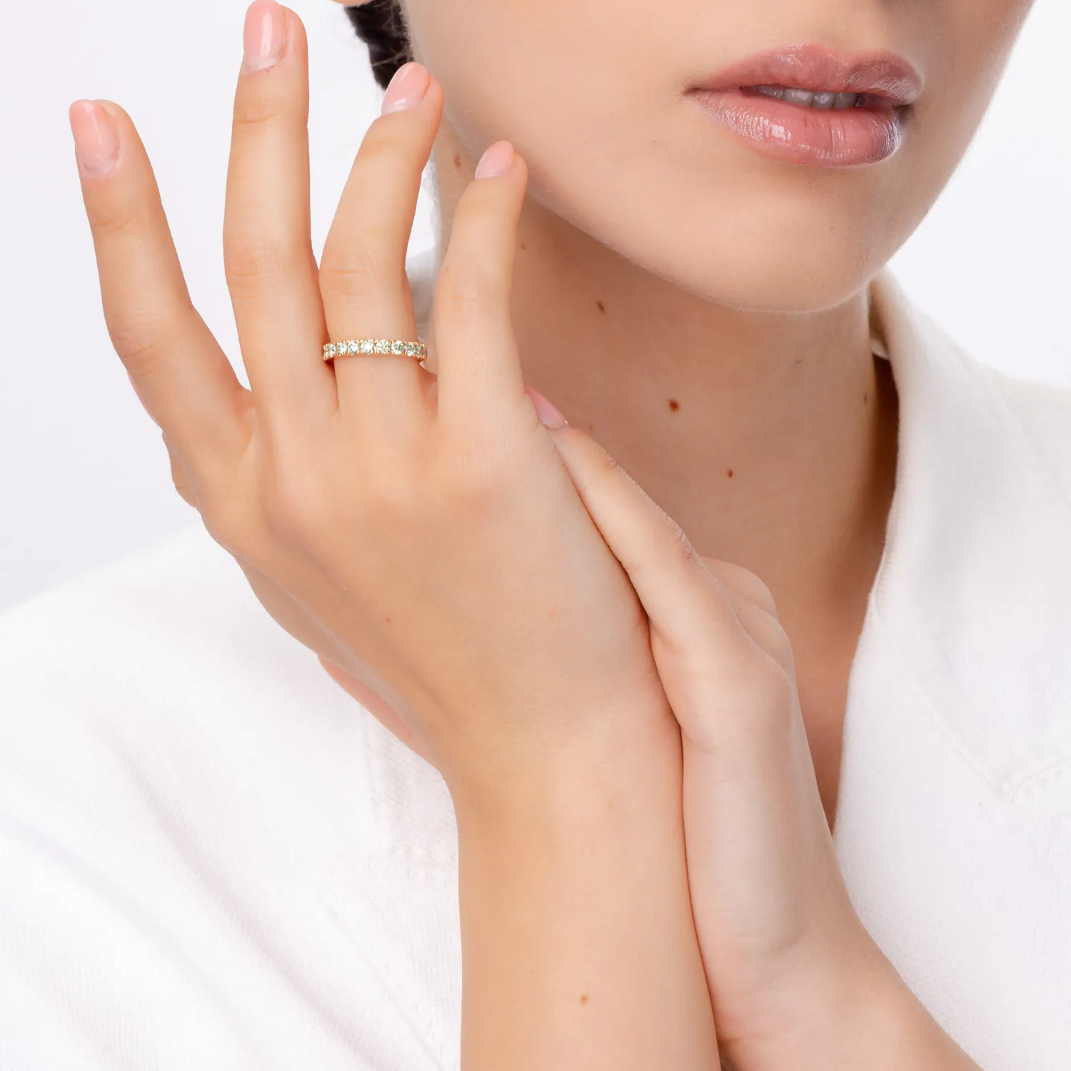Pierścionek wieczności z różowego złota z zielonymi diamentami o masie 1.82ct