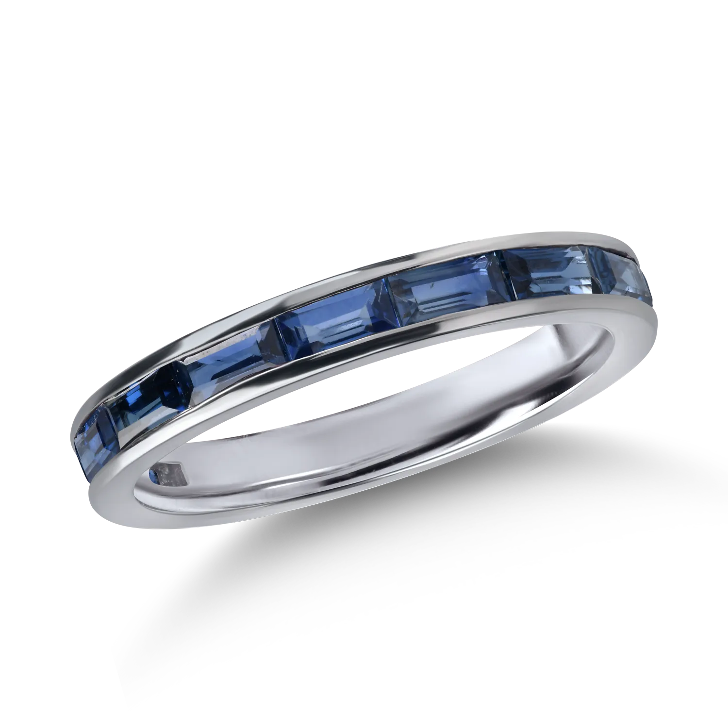 Half eternity ring in white gold with 1.65ct sapphires