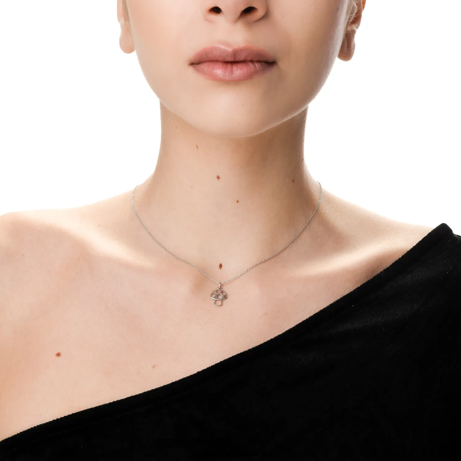 Lant cu pandantiv ciupercuta din aur alb pentru copii