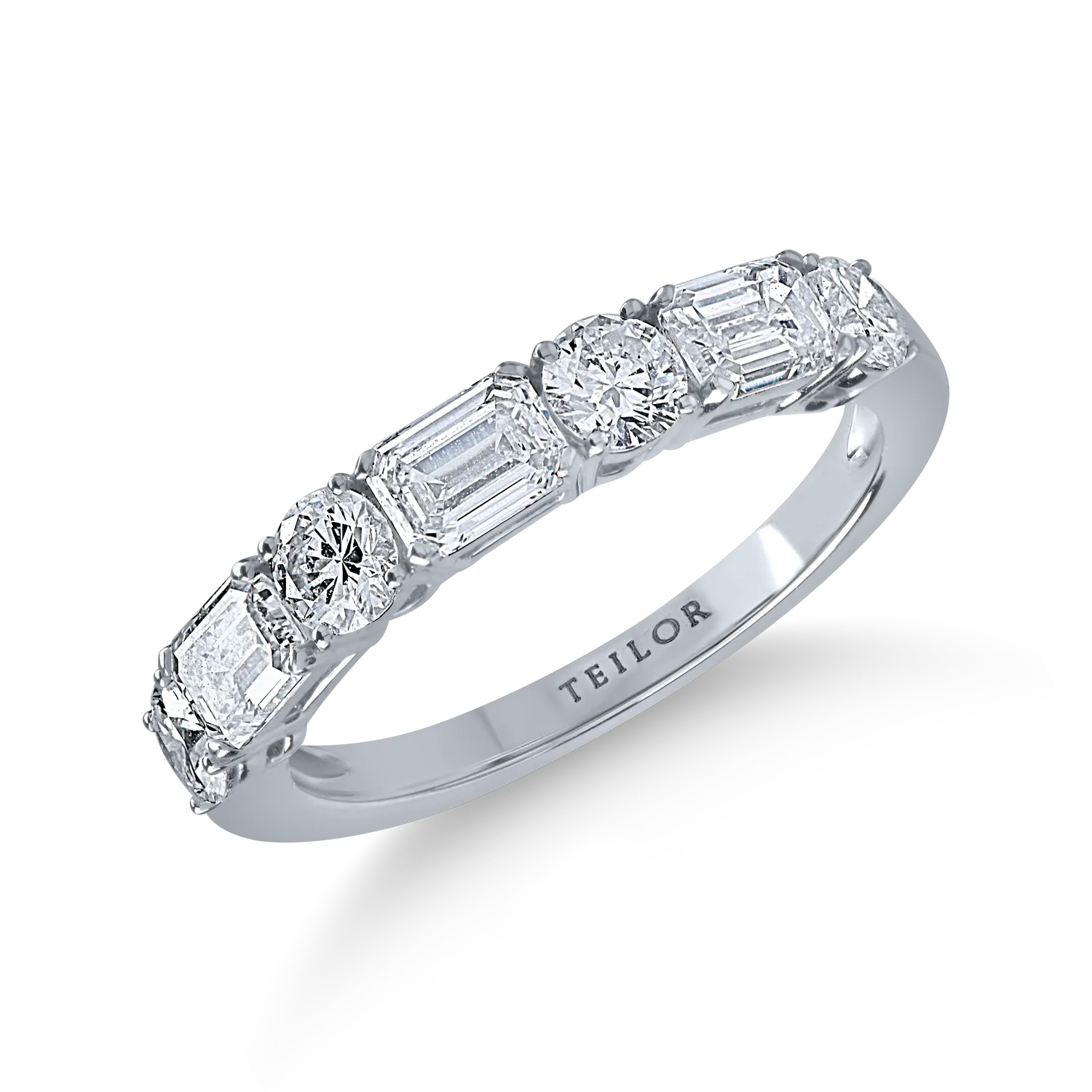 White gold ring with 1.5ct diamonds