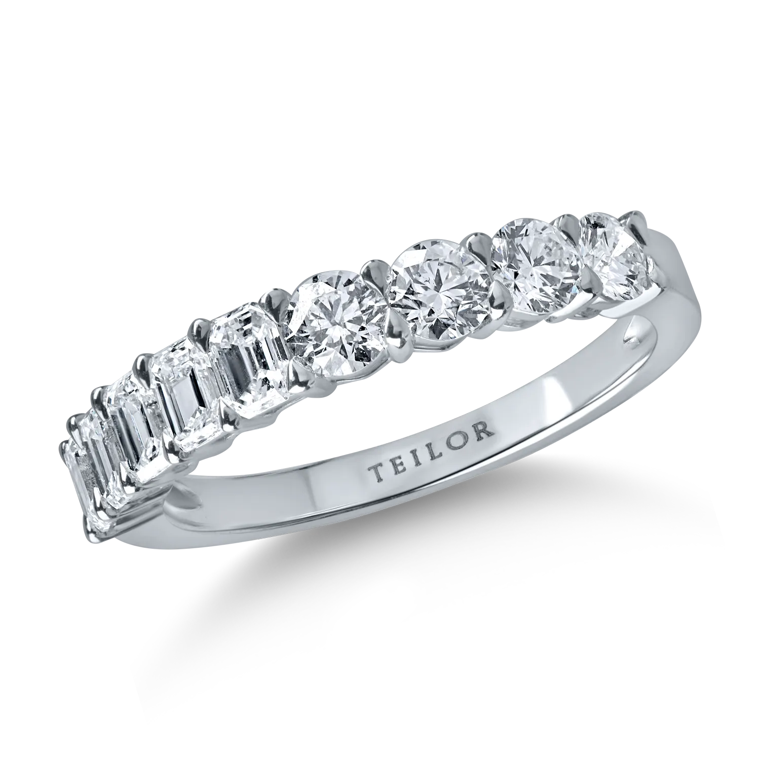 White gold ring with 1.1ct diamonds