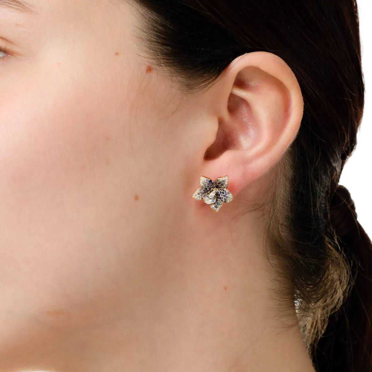 Yellow gold flower earrings with 1.2ct blue sapphires and 0.3ct diamonds