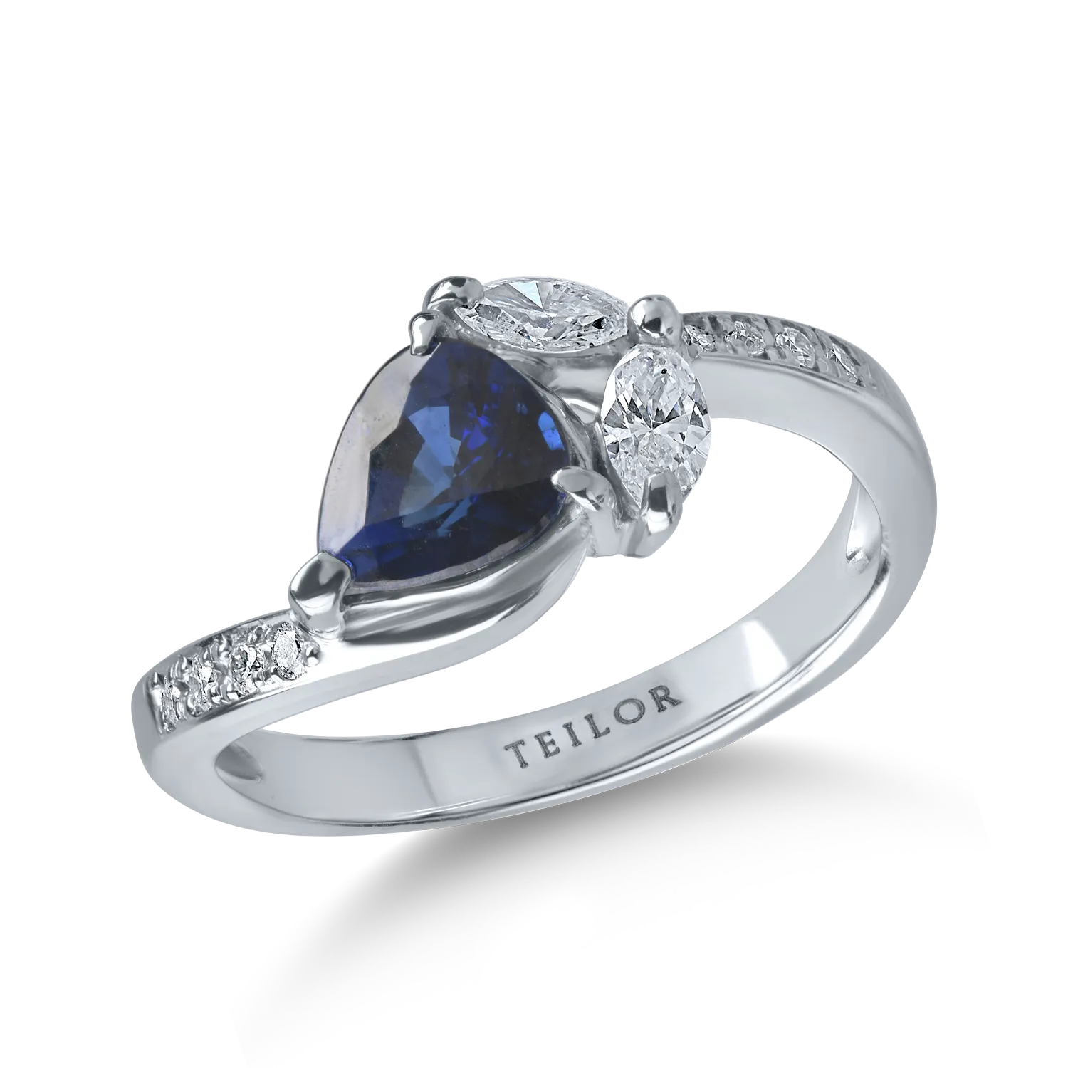 Платинен пръстен с 1кт сапфир и 0.3кт диаманти