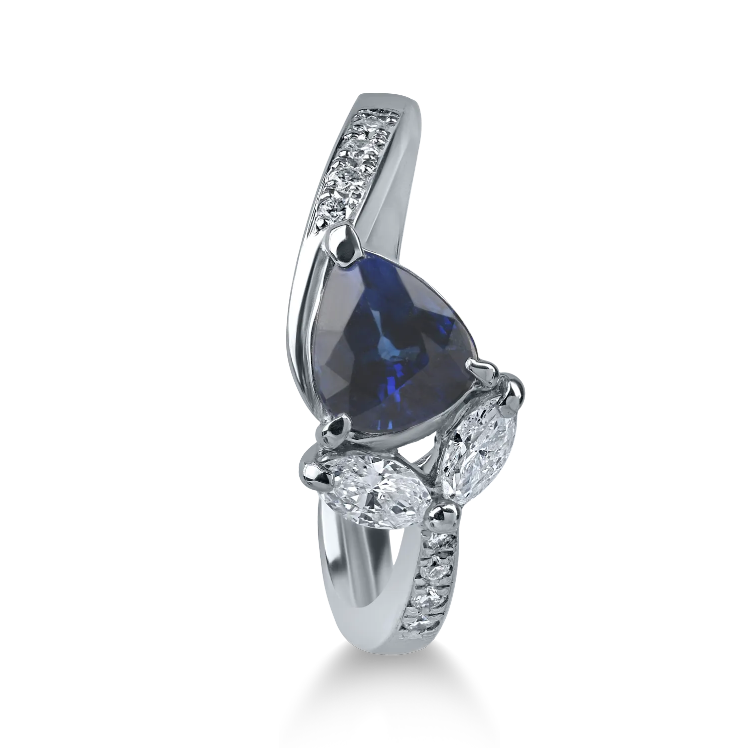 Platinum ring with 1ct sapphire and 0.3ct diamonds