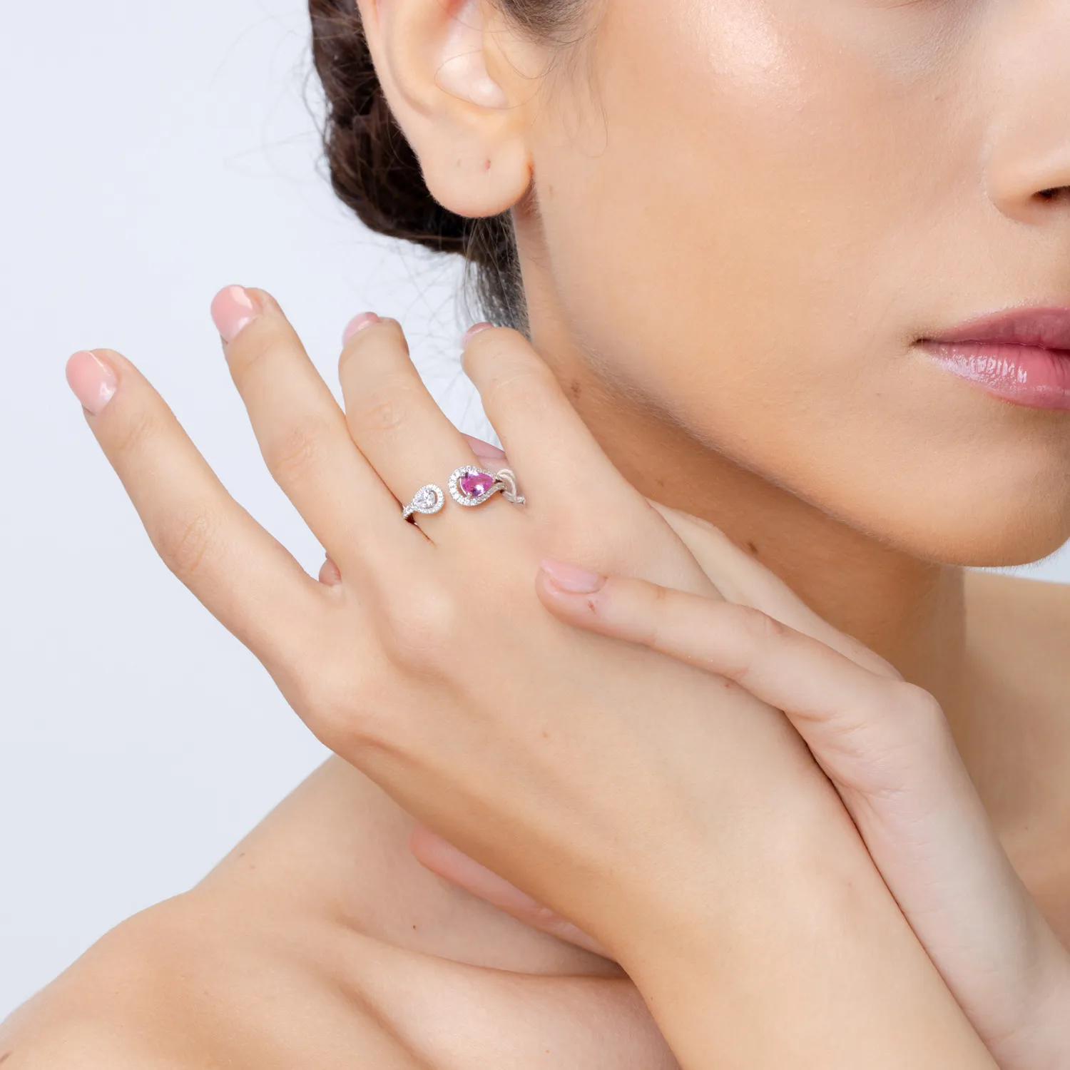 Inel din aur alb cu safir roz pear de 0.7ct si diamante de 0.4ct