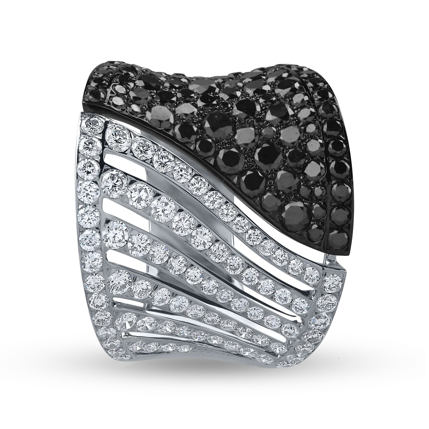 White gold ring with black and clear diamonds 2.9ct