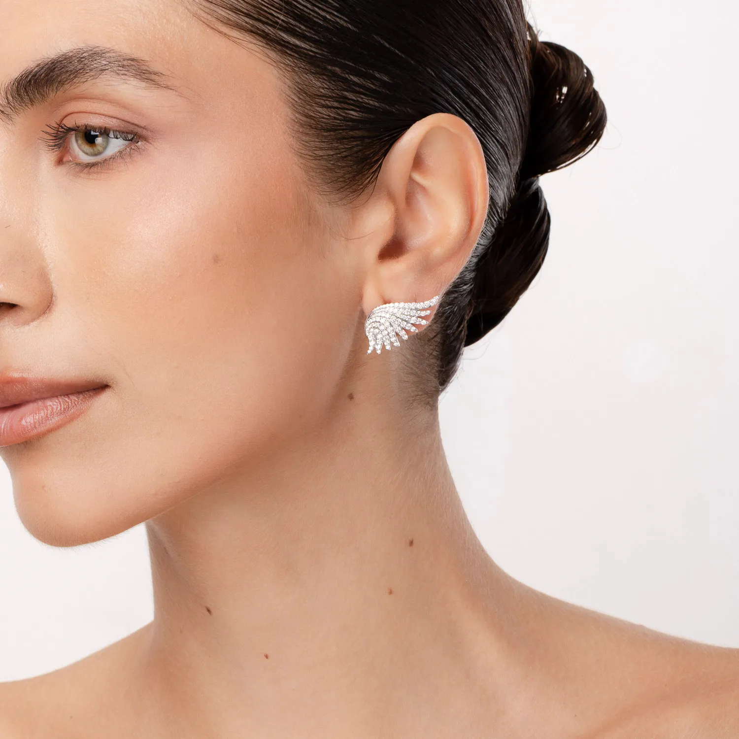 Cercei aripi din aur alb cu diamante de 1.9ct
