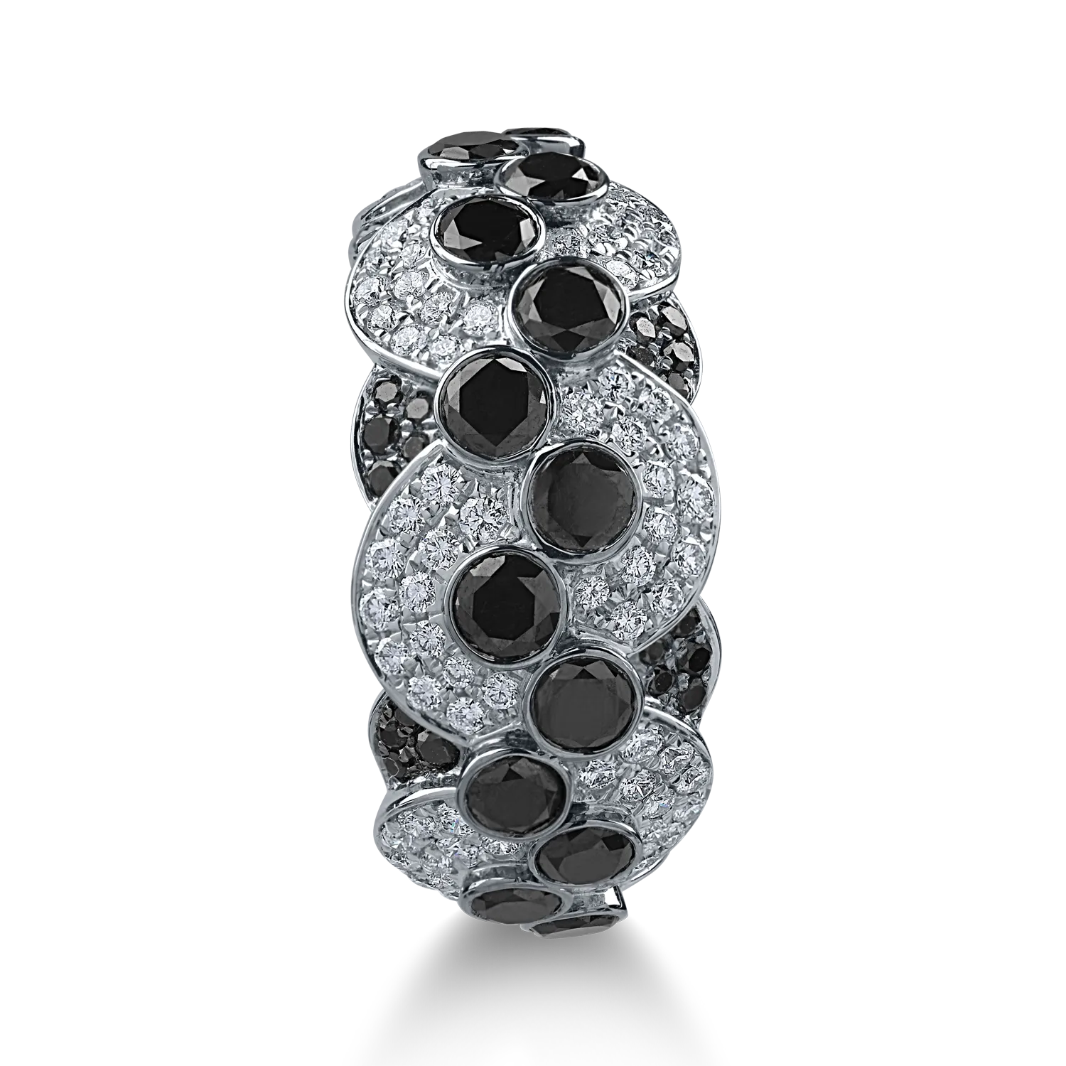 White gold ring with black and clear diamonds of 2.1ct