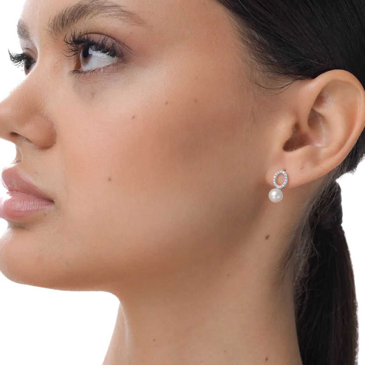White gold earrings with synthetic pearls and zirconia