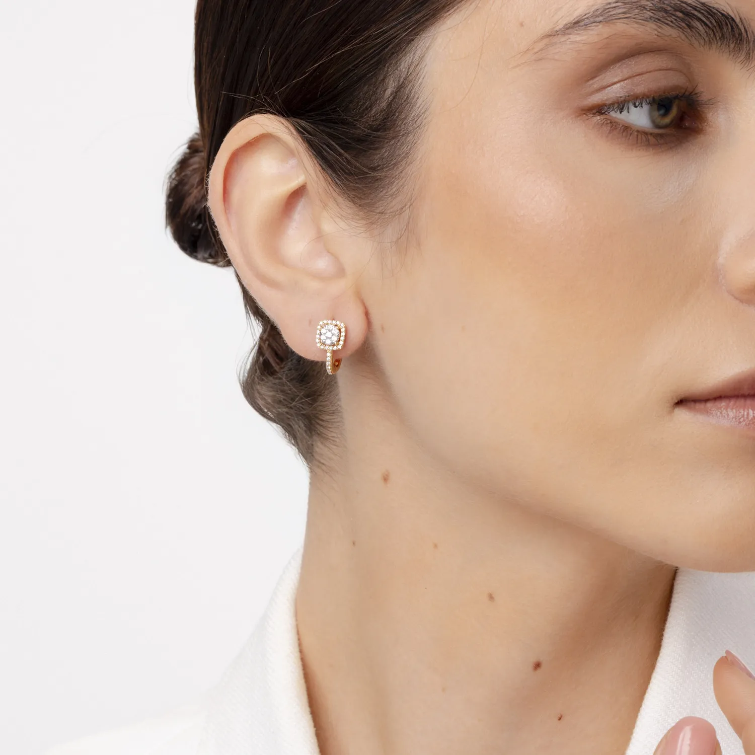 Kolczyki nauszne z żółtego złota z diamentami o masie 0.5ct