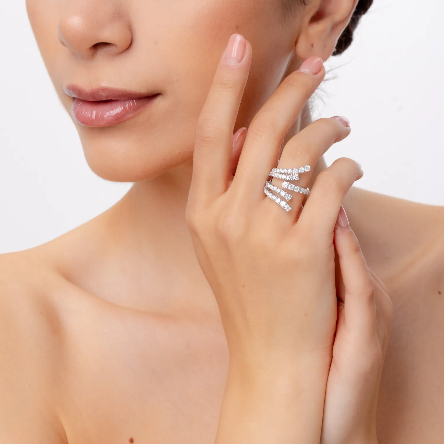 Pierścionek z białego złota z 2.1ct diamentami