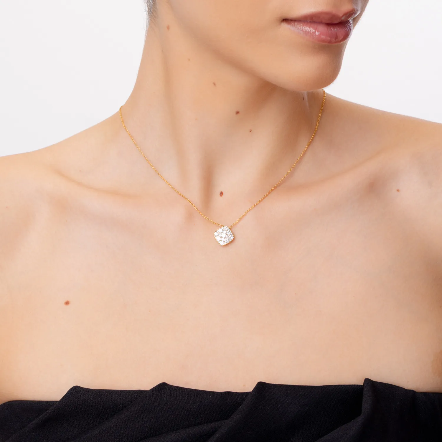 Naszyjnik z żółtego złota z diamentami o masie 1.2ct