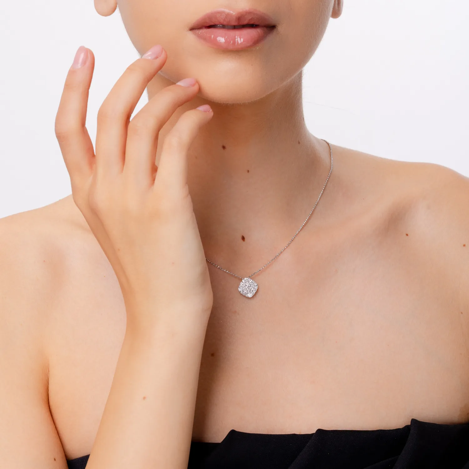 White gold pendant necklace with 1.1ct diamonds