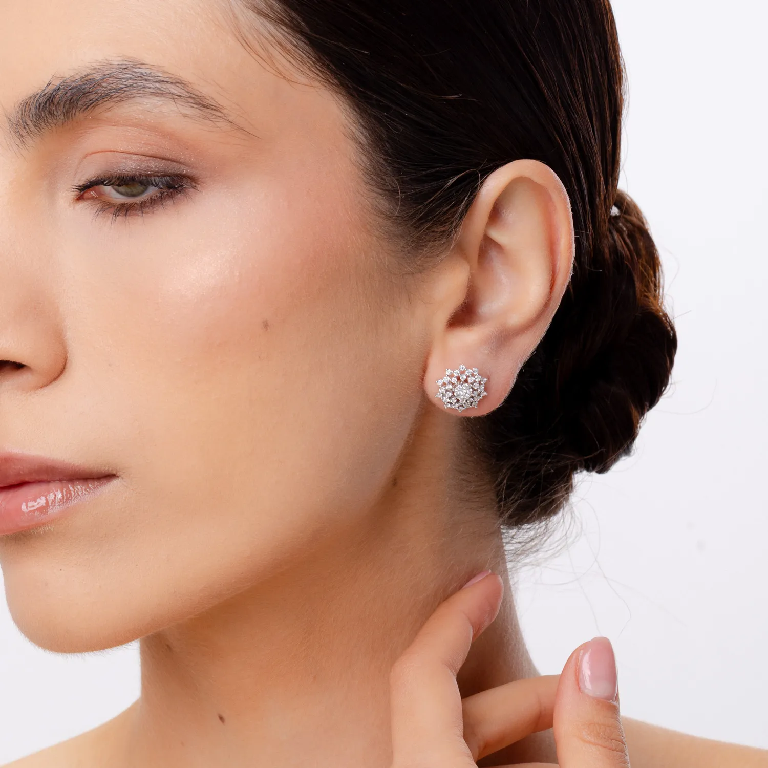 White gold earrings with 0.9ct diamonds