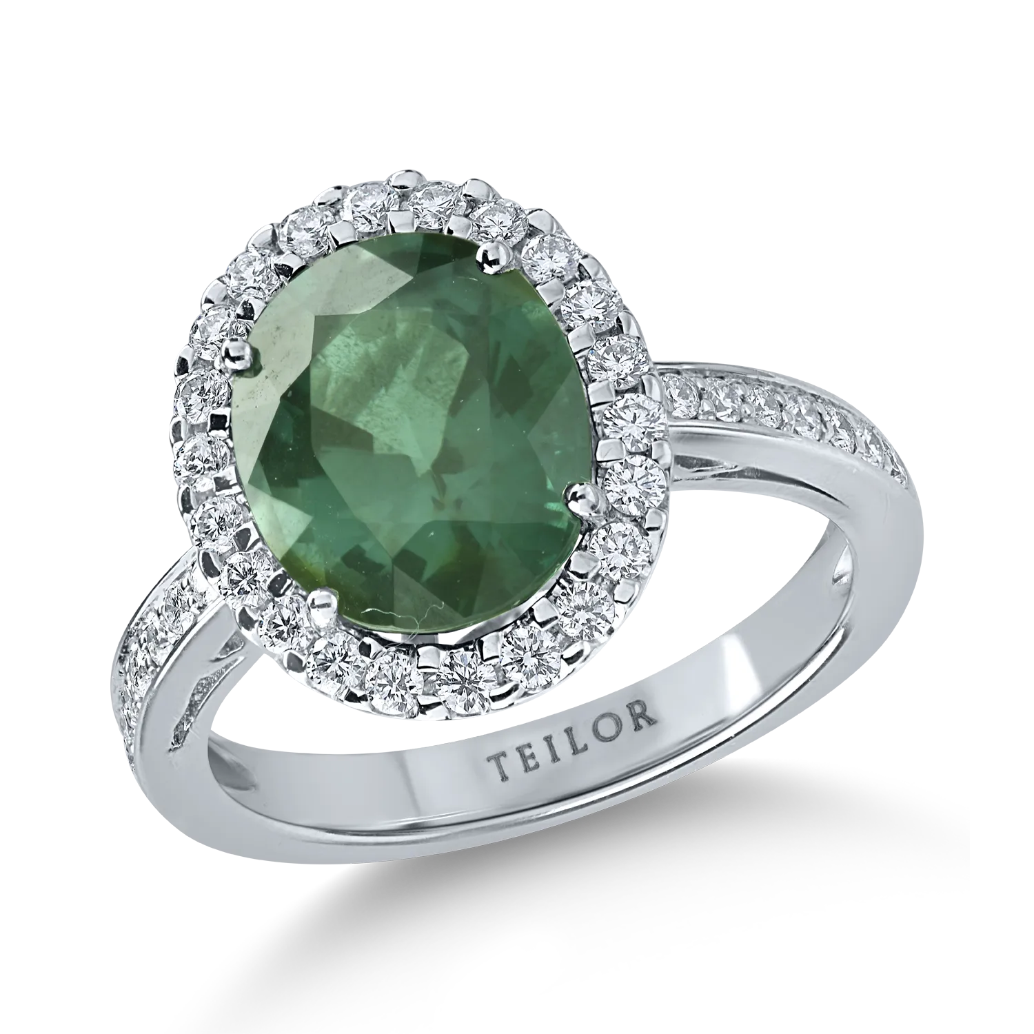 White gold ring with 3.1ct green tourmaline and 0.4ct diamonds
