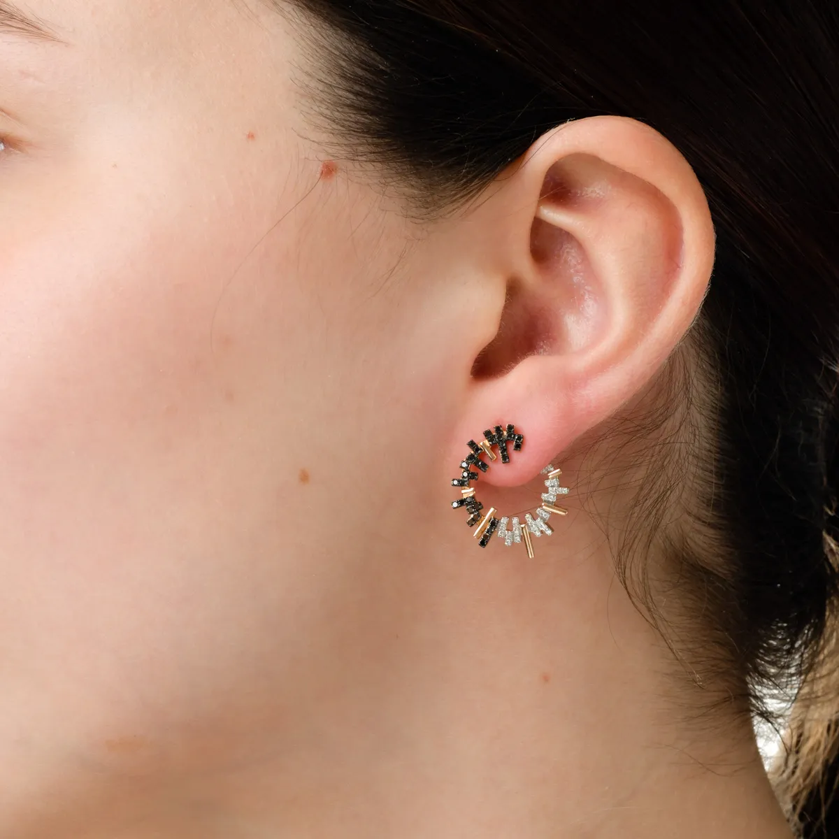 Cercei geometrici din aur roz cu diamante negre de 0.35ct si diamante incolore de 0.11ct