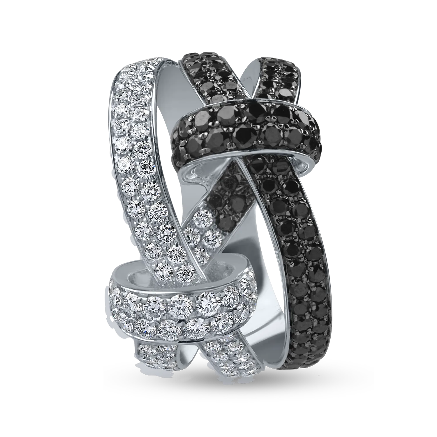 White gold ring with black and clear diamonds of 1.7ct