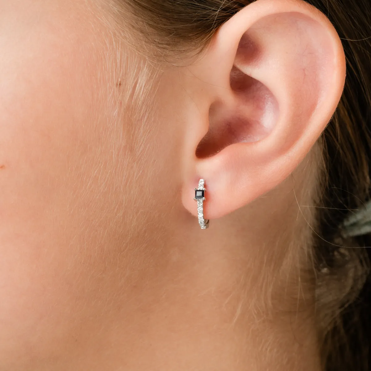 Обеци с халки от бяло злато с 0.2кт сапфири и 0.1кт диаманти