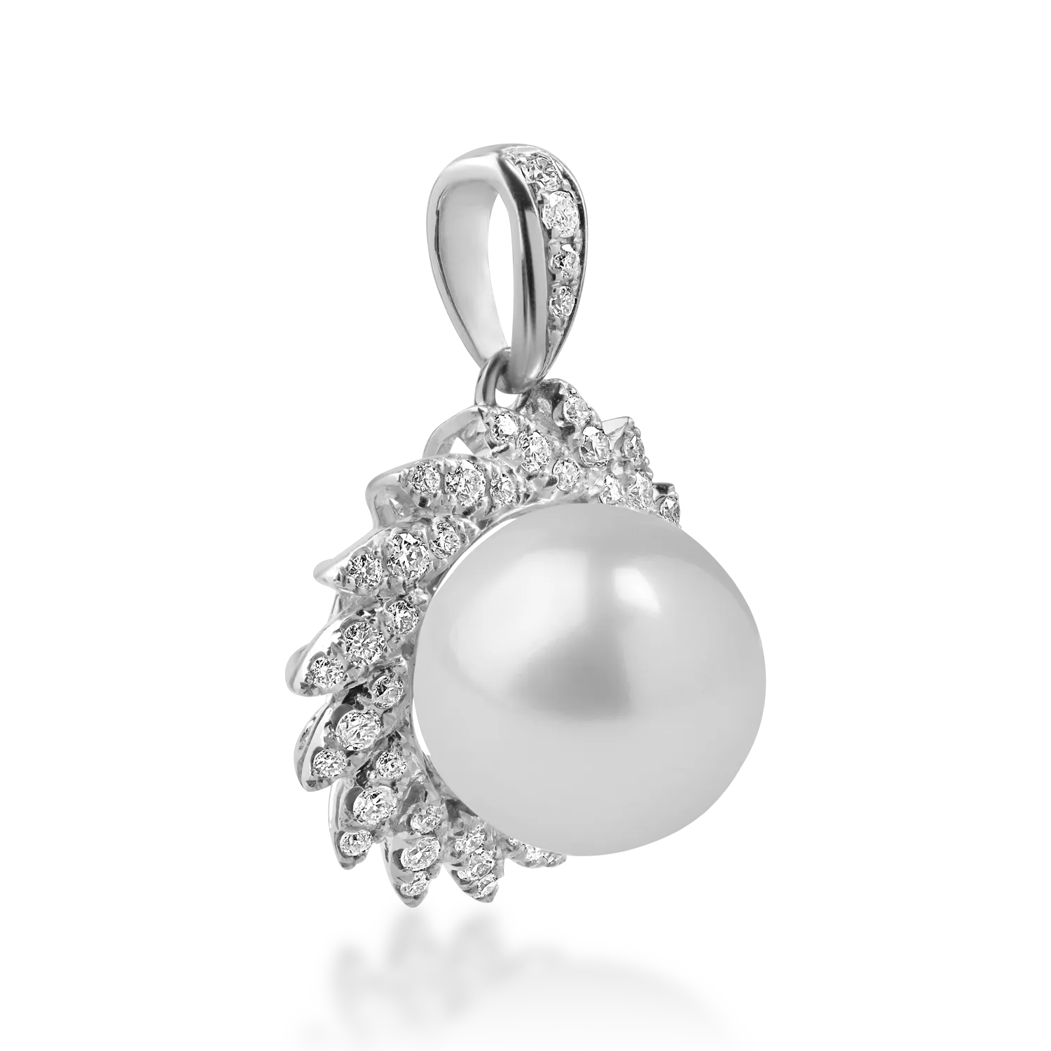 White gold pendant with 6.1ct fresh water pearl and 0.2ct diamonds