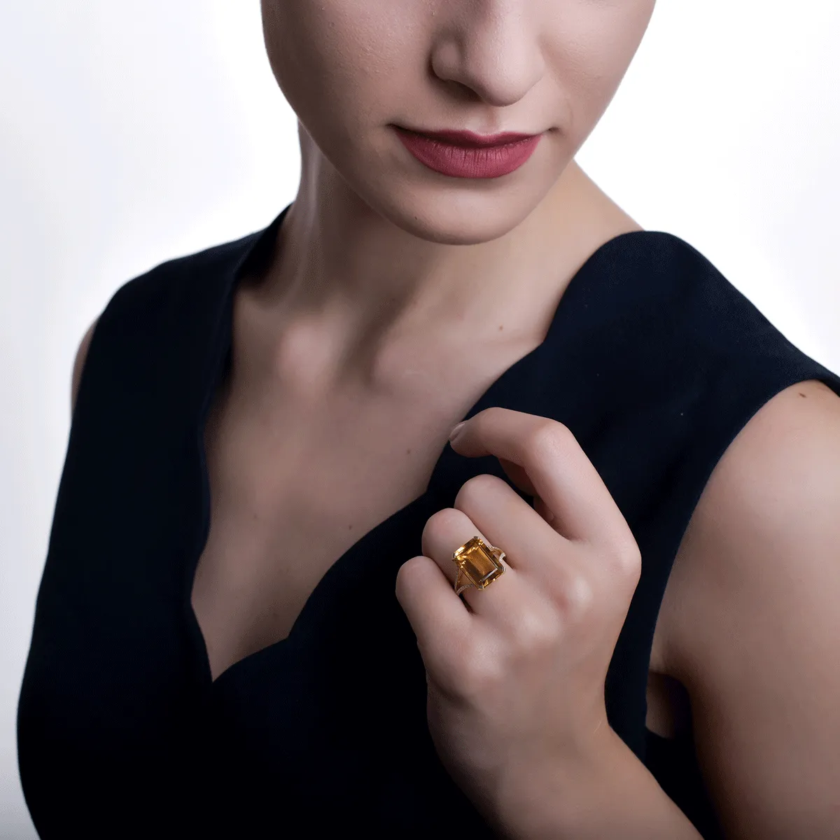 Inel din aur galben cu citrin de 9.3ct si diamante de 0.1ct