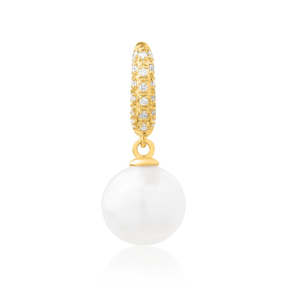 Yellow gold pendant with 3.9ct fresh water pearl and 0.08ct diamonds