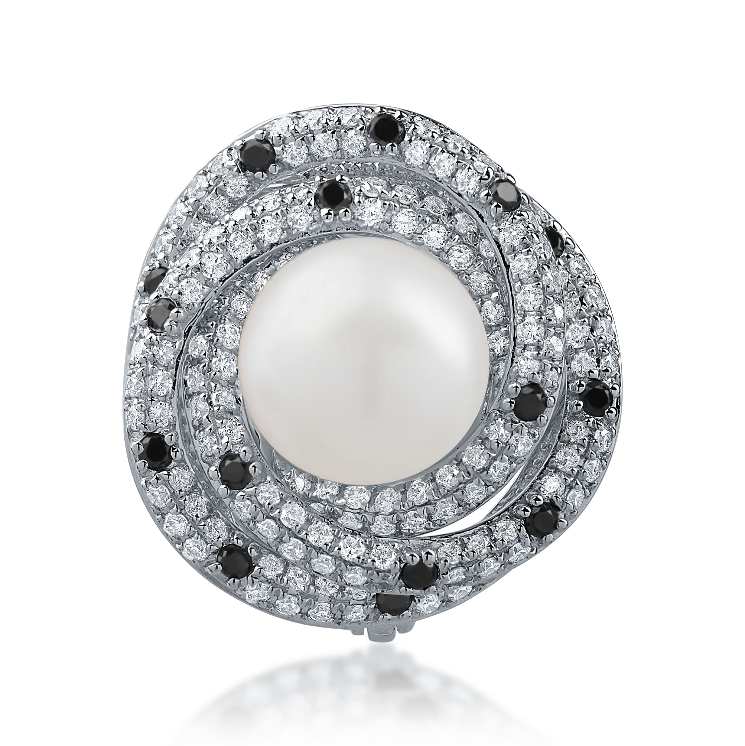 White gold brooch with 4.3ct fresh water pearl and 0.7ct diamonds
